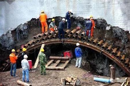 新乐隧道钢花管支护案例